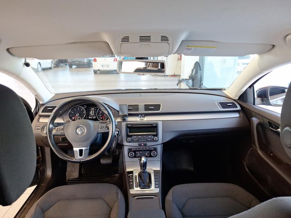 VOLKSWAGEN Passat 2011