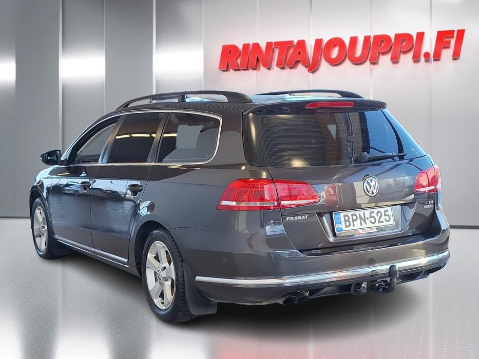 VOLKSWAGEN Passat 2011