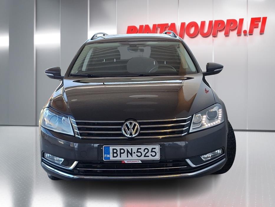 VOLKSWAGEN Passat 2011