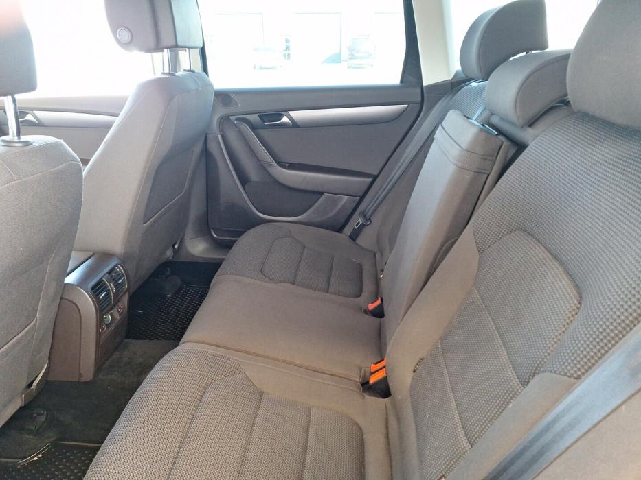 VOLKSWAGEN Passat 2011