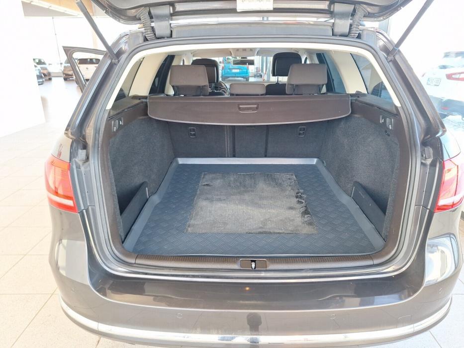 VOLKSWAGEN Passat 2011