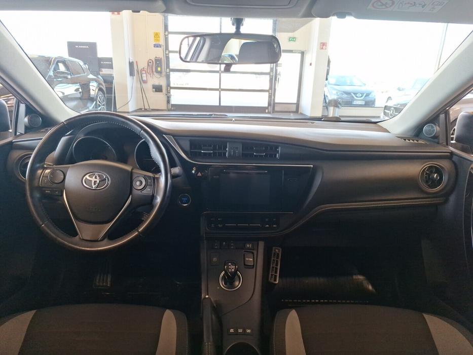 TOYOTA Auris 2015