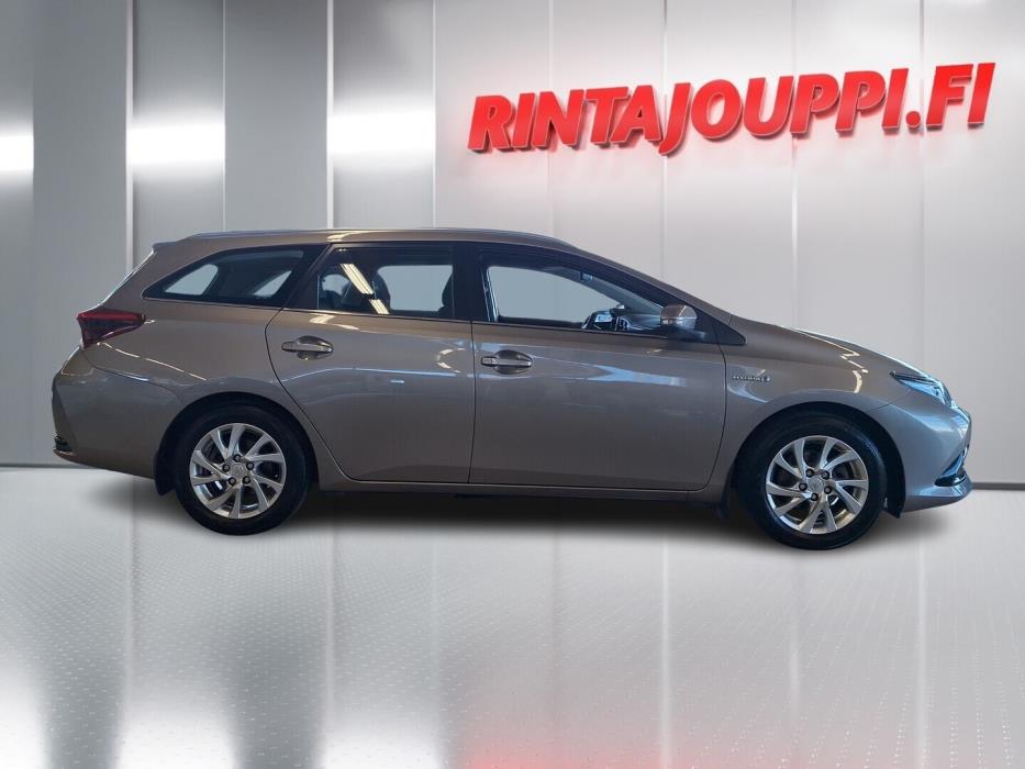TOYOTA Auris 2015