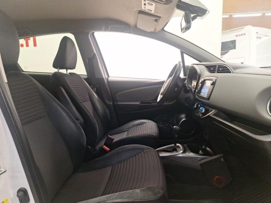 TOYOTA Yaris 2015