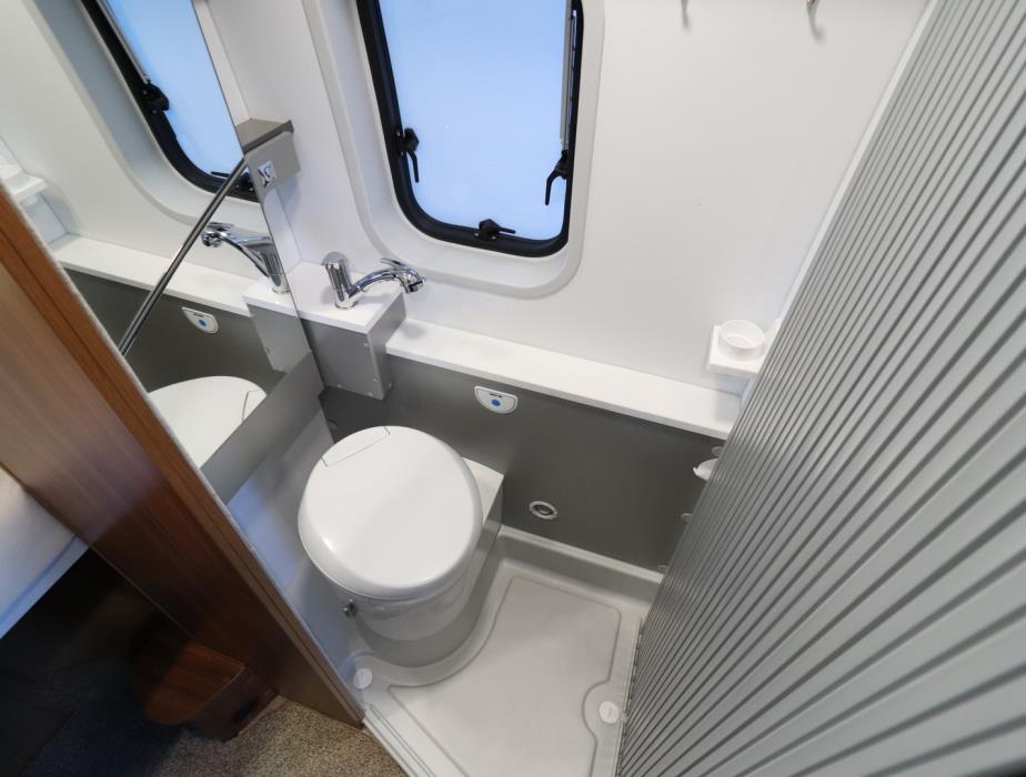 ADRIA TWIN 600 SP PLATINUM 2017