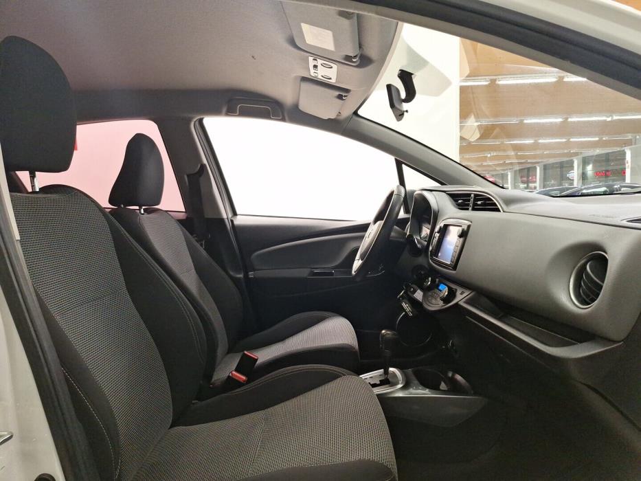 TOYOTA Yaris 2015