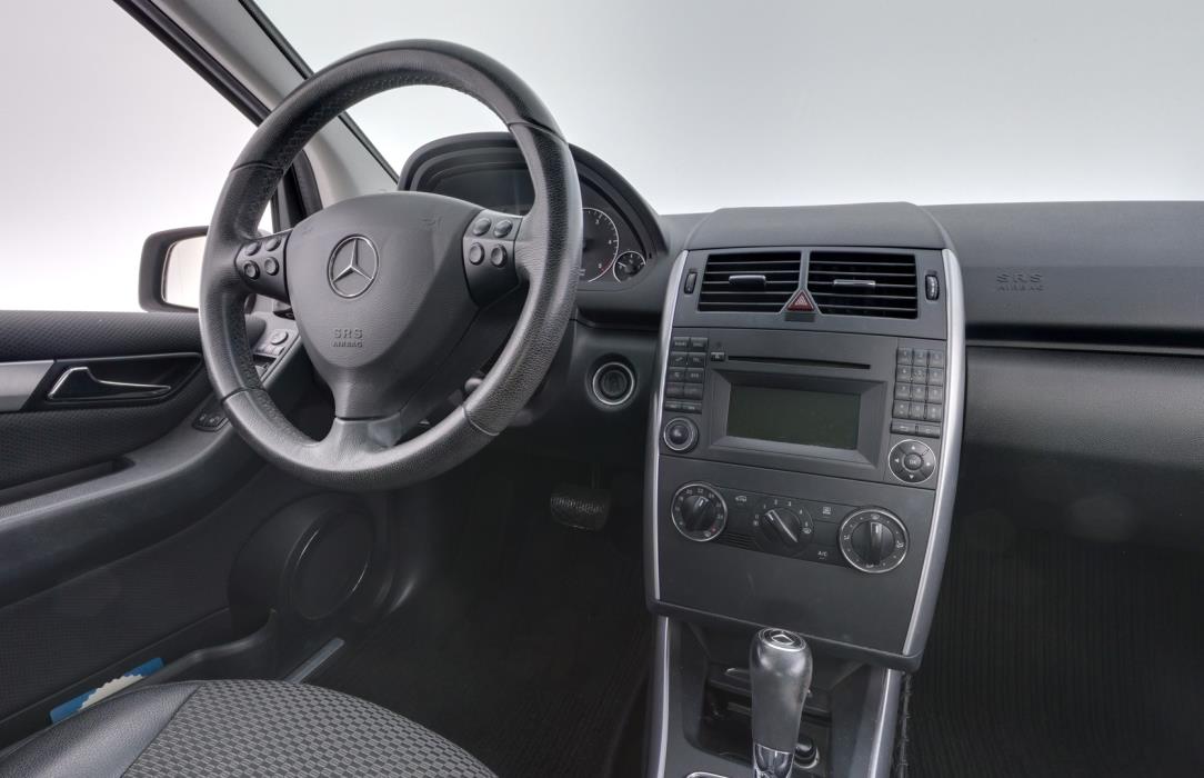 MERCEDES-BENZ A 2010