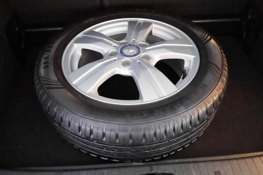 MERCEDES-BENZ A 2010