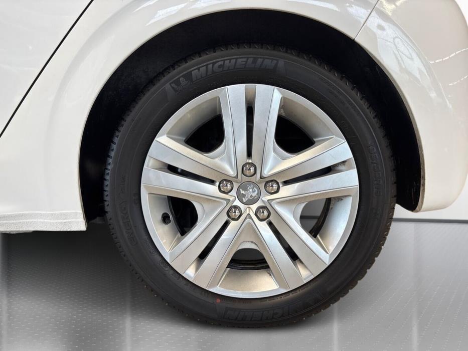 PEUGEOT 208 2019