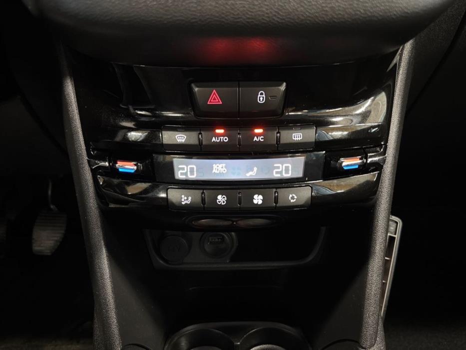 PEUGEOT 208 2019