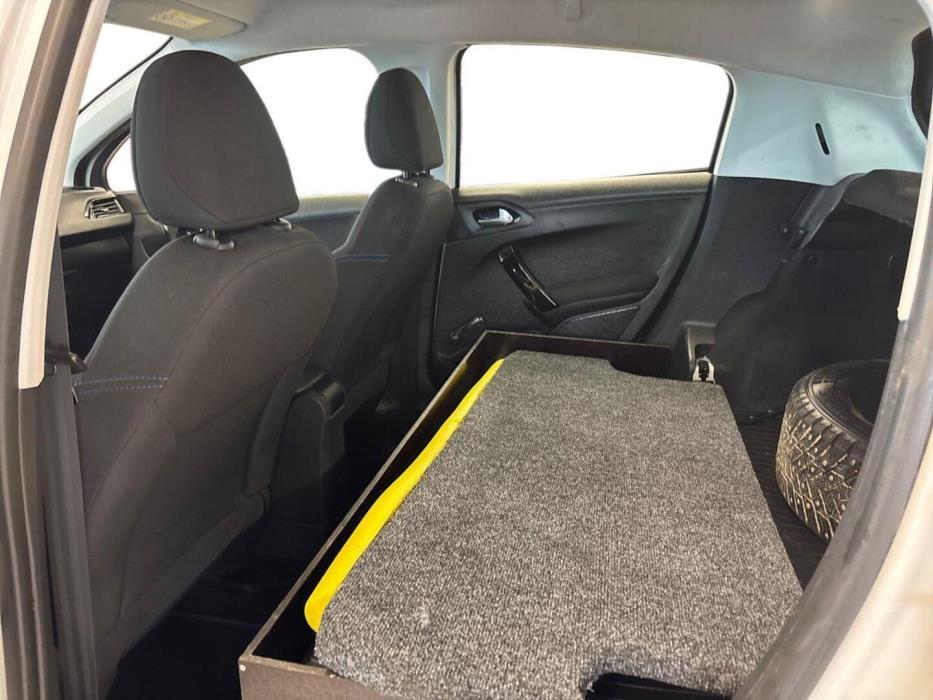 PEUGEOT 208 2019