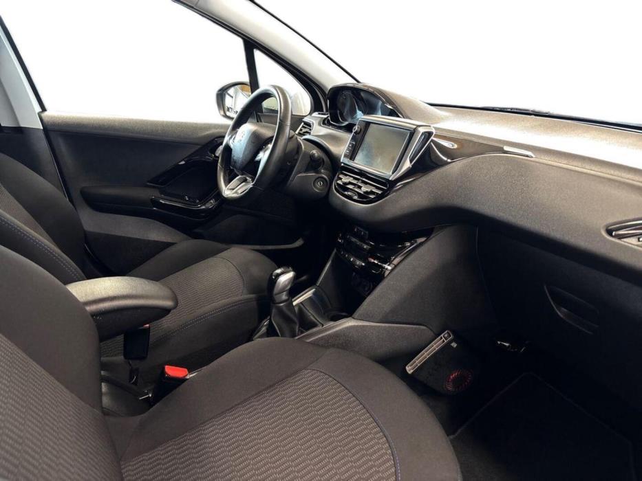 PEUGEOT 208 2019