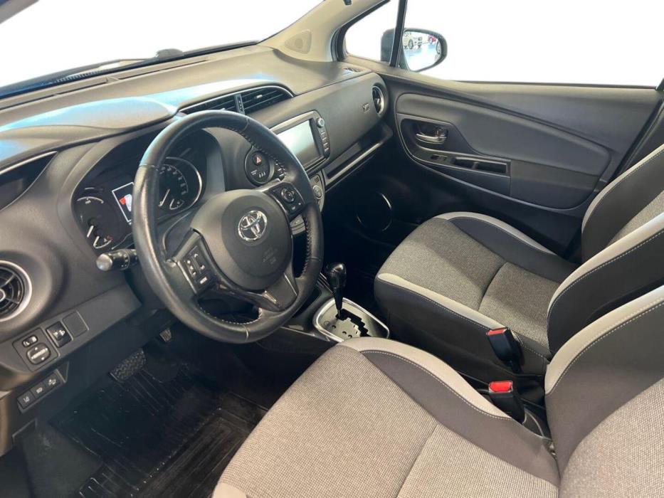 TOYOTA Yaris 2019