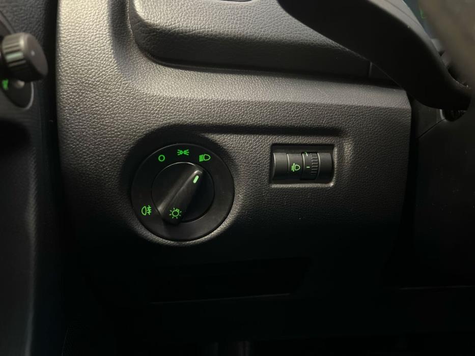 SKODA Fabia 2012