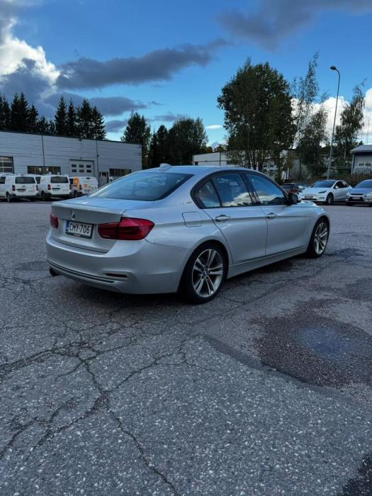 BMW 330 2017