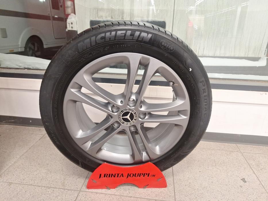 MERCEDES-BENZ A 2019