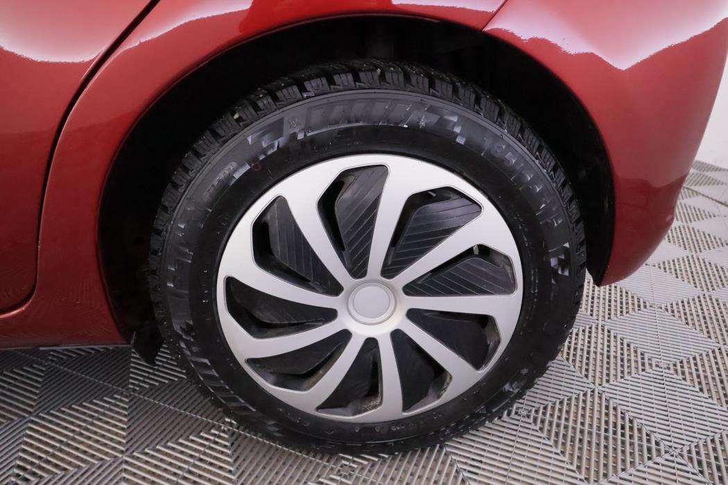 TOYOTA Yaris 2013