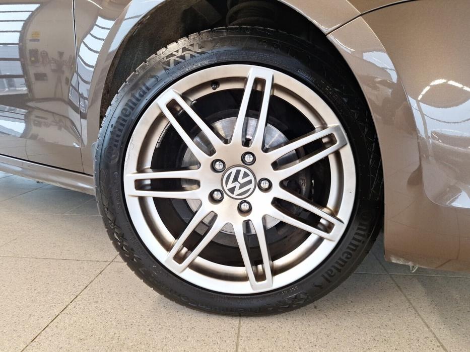 VOLKSWAGEN Jetta 2012