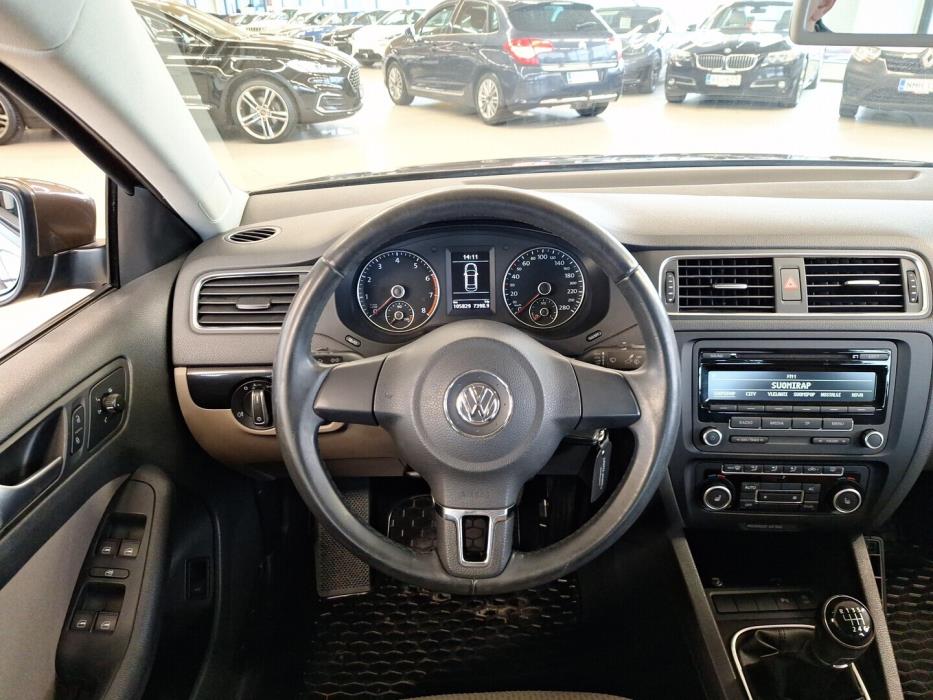 VOLKSWAGEN Jetta 2012