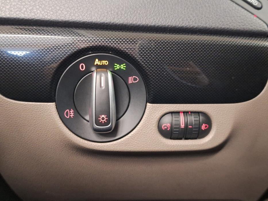 VOLKSWAGEN Jetta 2012