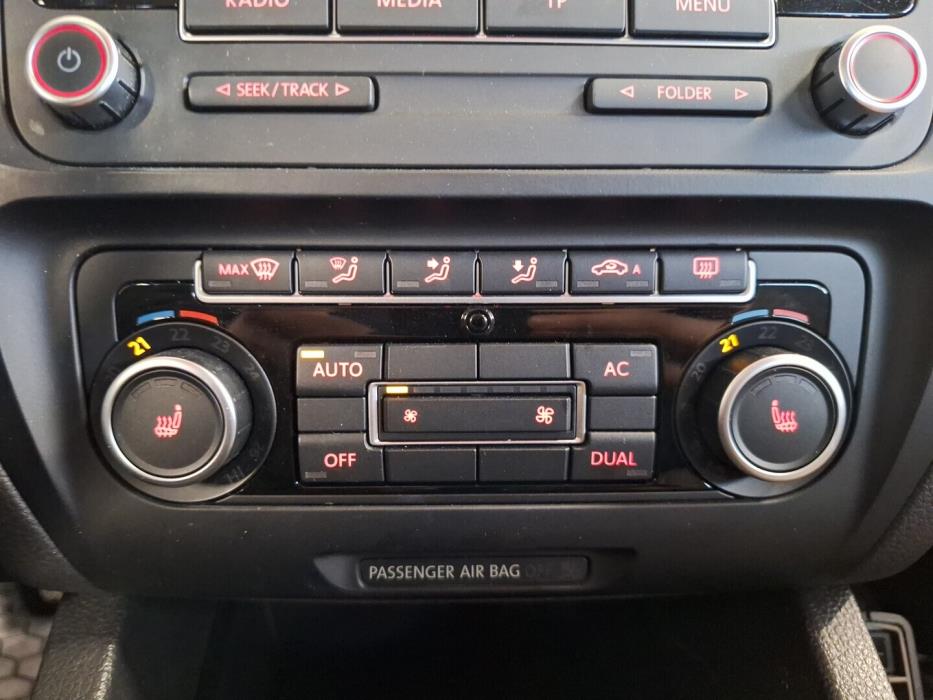 VOLKSWAGEN Jetta 2012