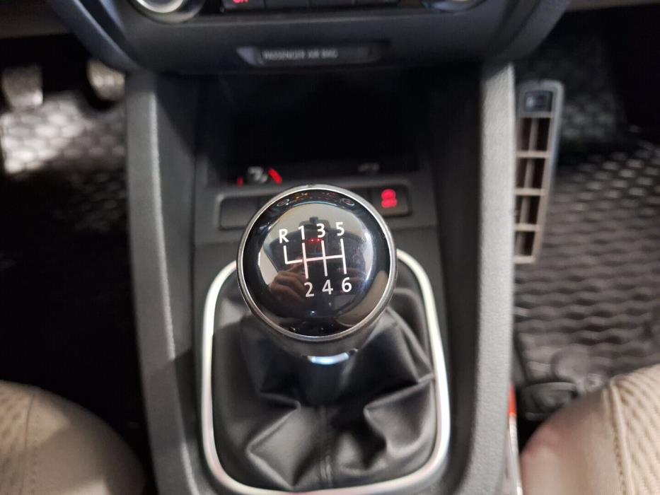 VOLKSWAGEN Jetta 2012