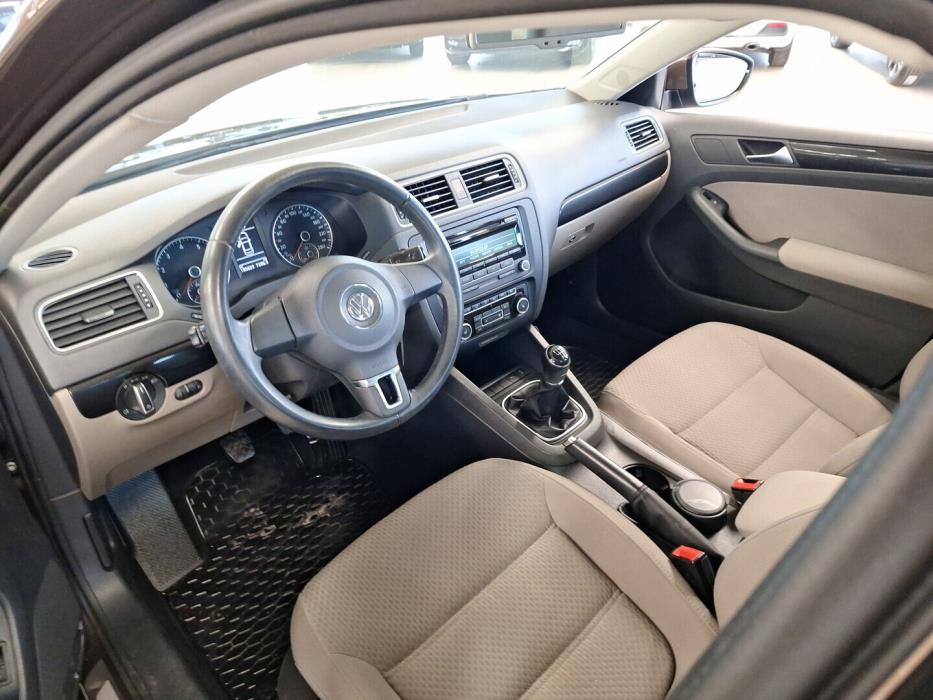 VOLKSWAGEN Jetta 2012