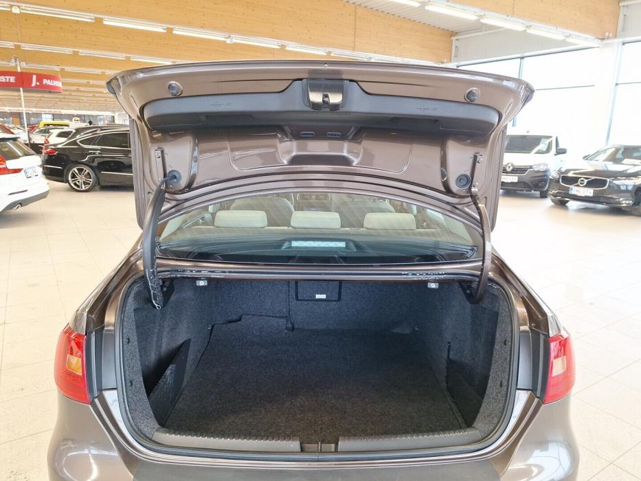 VOLKSWAGEN Jetta 2012