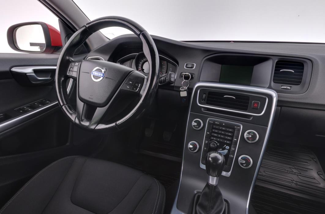 VOLVO V60 2015