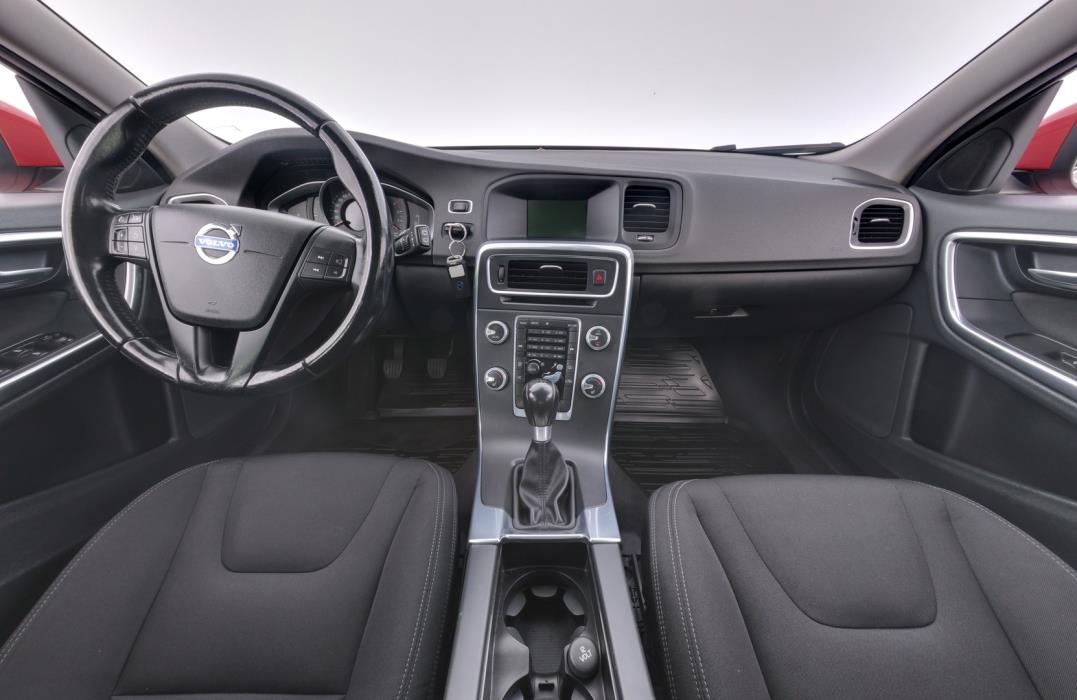 VOLVO V60 2015