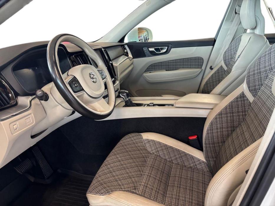 VOLVO XC60 2018