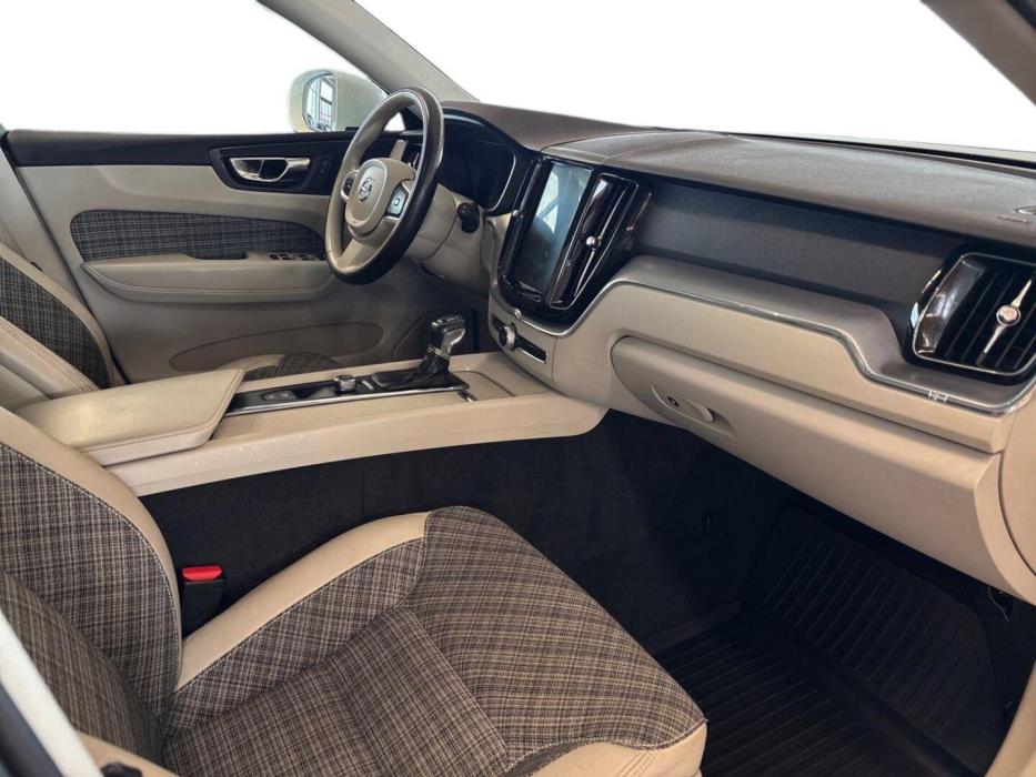 VOLVO XC60 2018