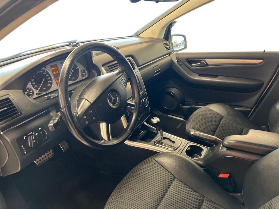 MERCEDES-BENZ B 2011