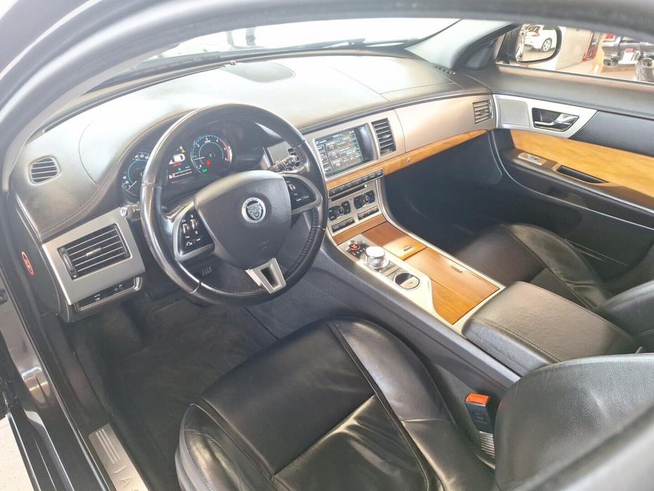 JAGUAR XF 2012