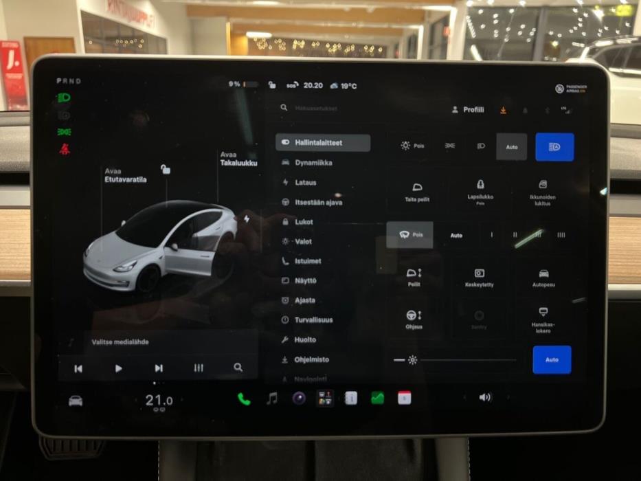 TESLA Model 3 2023