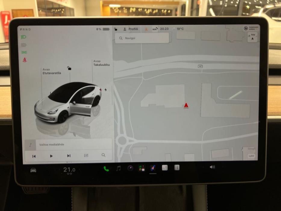 TESLA Model 3 2023