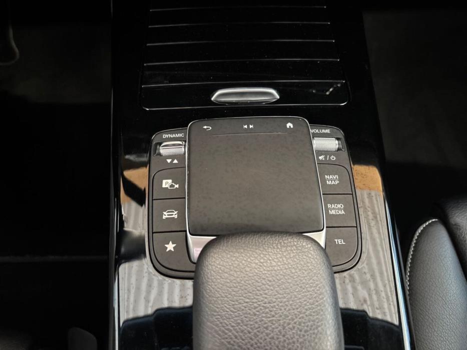 MERCEDES-BENZ A 2020