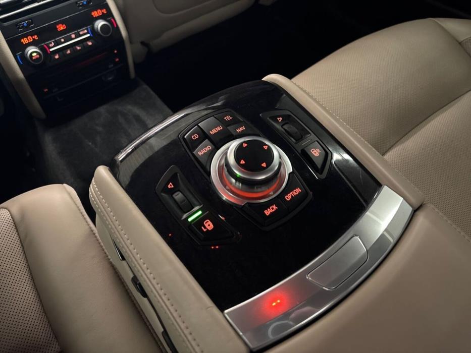 BMW 750 2009
