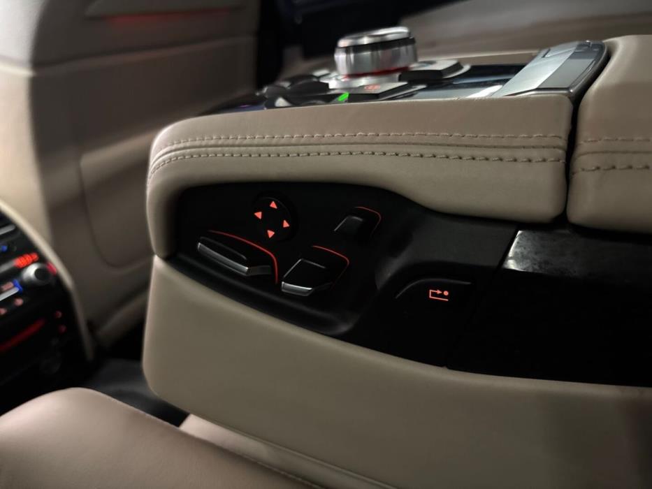 BMW 750 2009