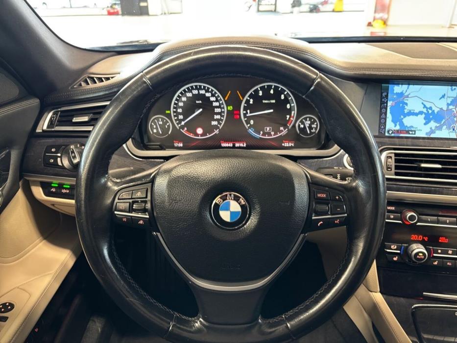 BMW 750 2009