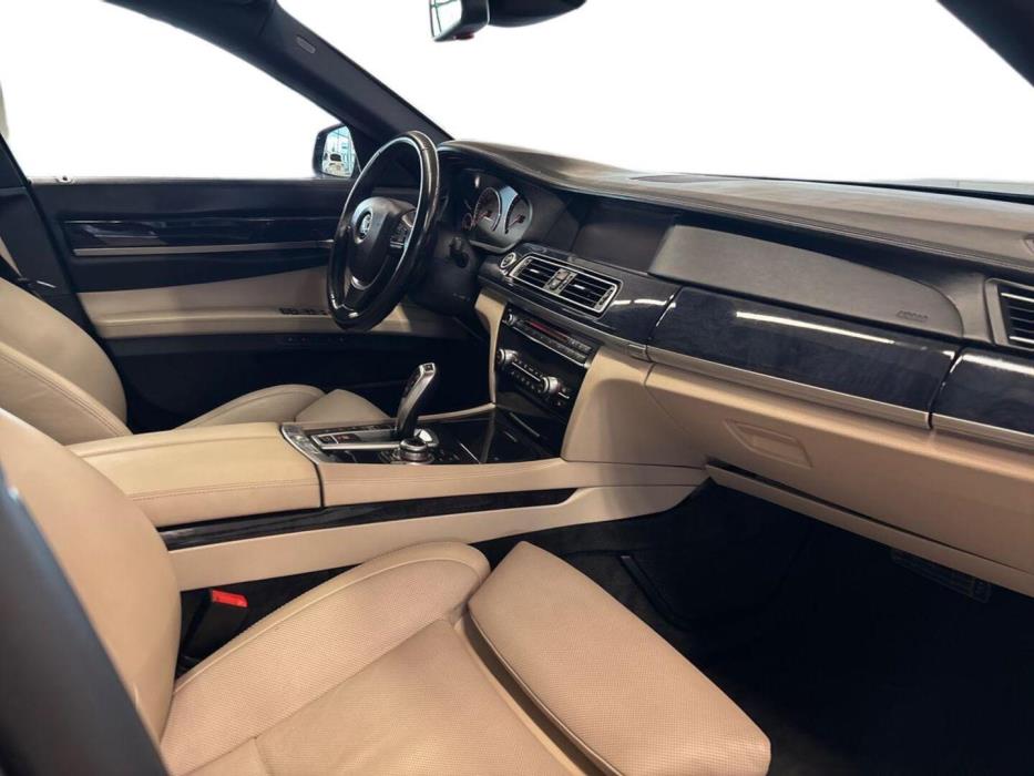 BMW 750 2009