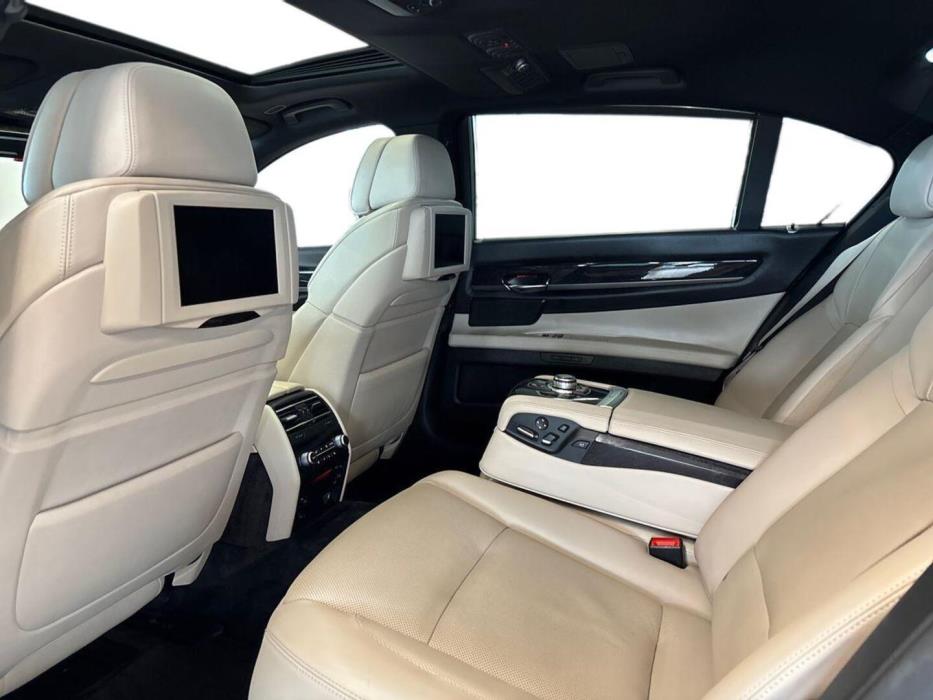 BMW 750 2009