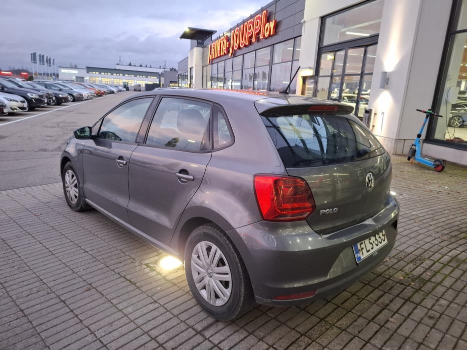 VOLKSWAGEN Polo 2015