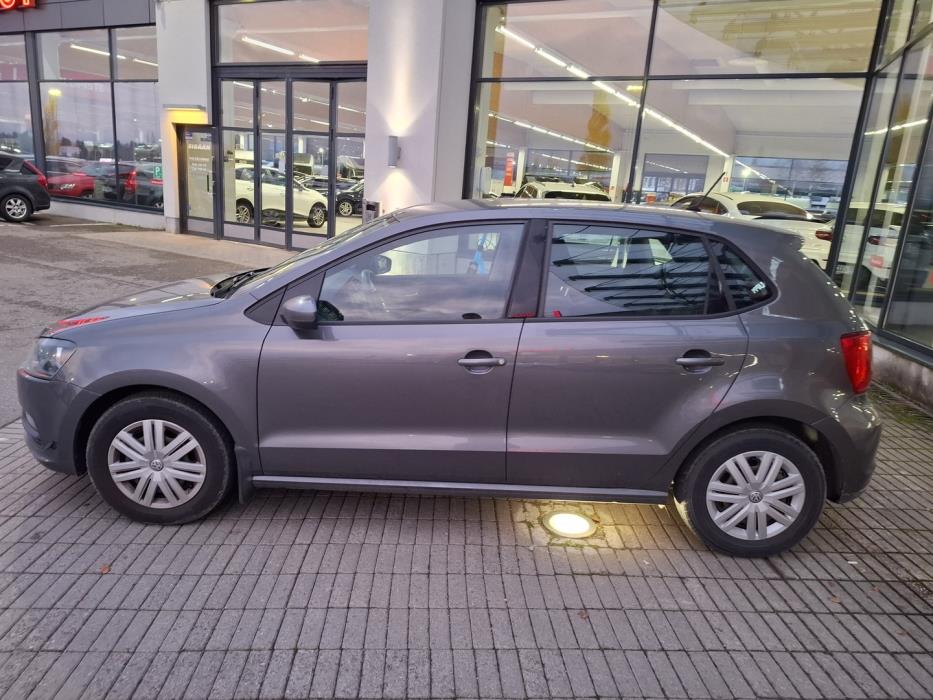 VOLKSWAGEN Polo 2015