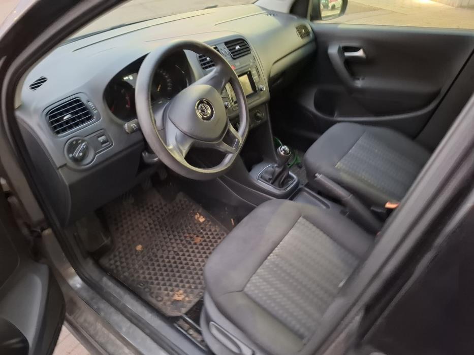 VOLKSWAGEN Polo 2015