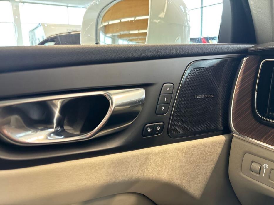 VOLVO XC60 2019