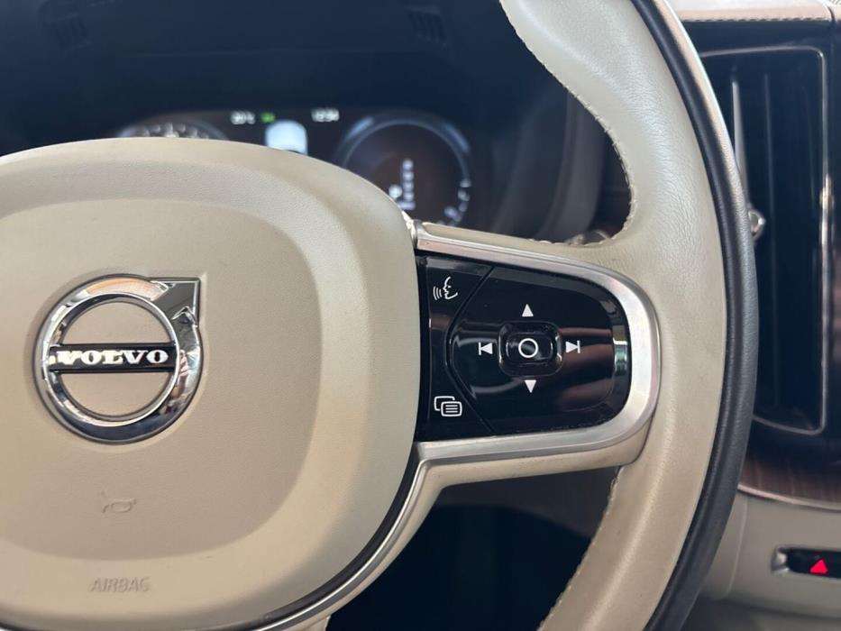 VOLVO XC60 2019
