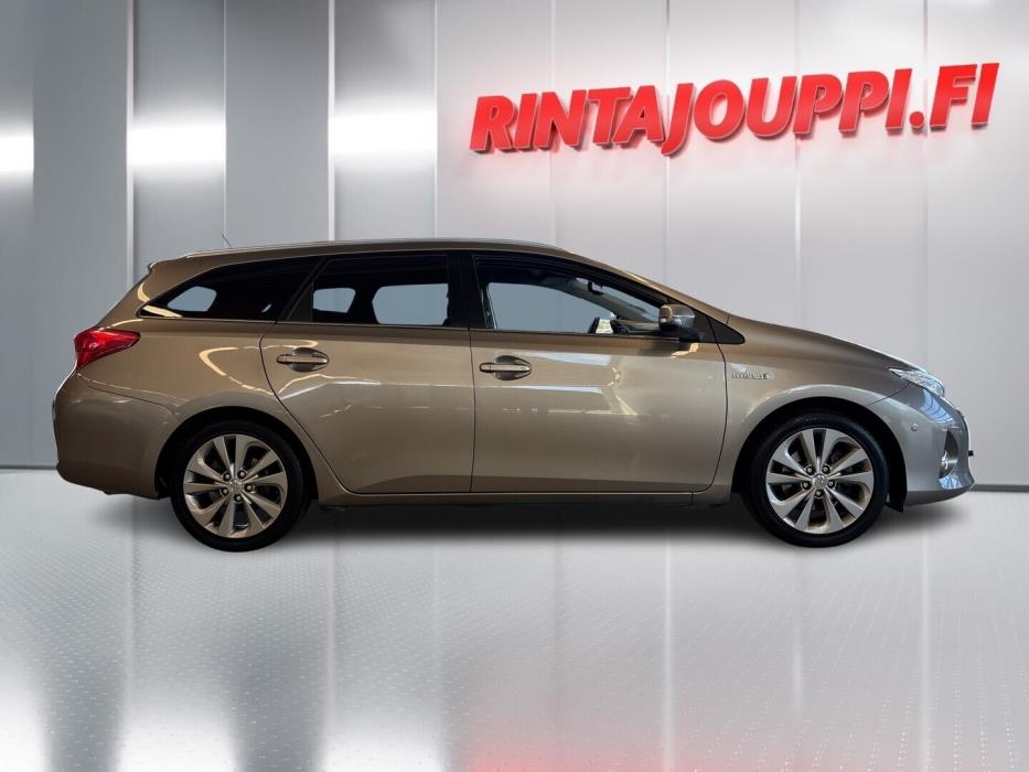 TOYOTA Auris 2014