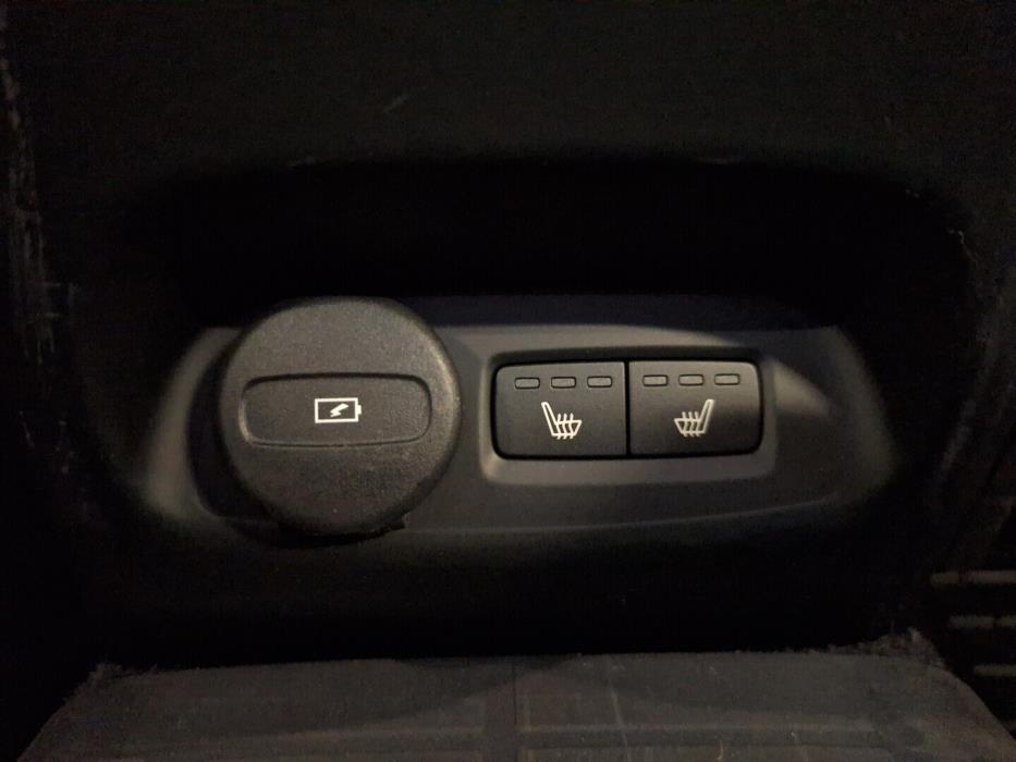 VOLVO C40 2023