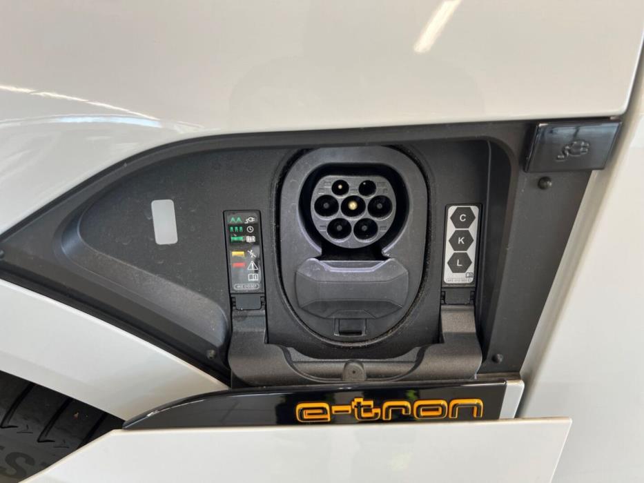 AUDI e-tron 2023